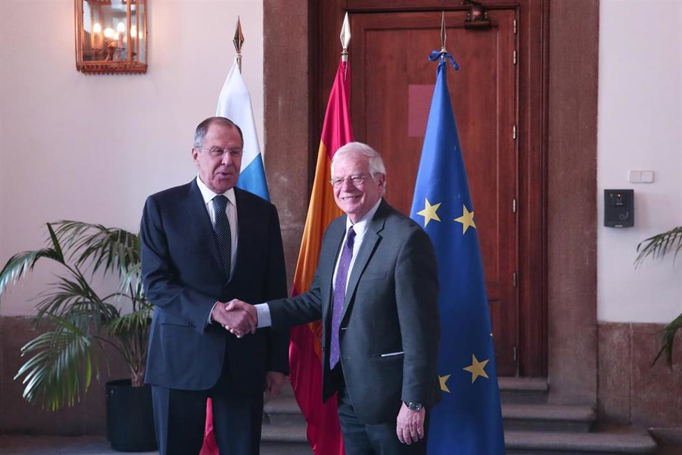 Archivo - Imagen de archivo de Josep Borrell con Sergei Lavrov durante una visita a Madrid.