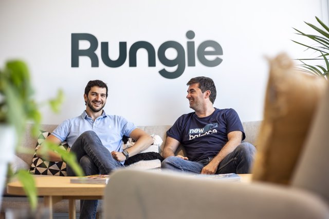 El equipo directivo de Rungie está formado por el ex director de patrocinios del FC Barcelona, Cinto Ajram, y el fundador y ex consejero delegado de la app Skitude, Marc Bigas.