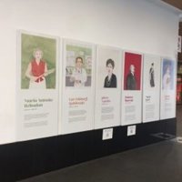 La muestra '30 mujeres inolvidables' se expone hasta septiembre en el Mercado de la Ribera de Bilbao