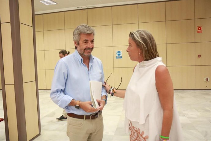 El delegado de Presidencia del Ayuntamiento de Córdoba, Miguel Ángel Torrico, y por la primera teniente de alcalde, Isabel Albás.