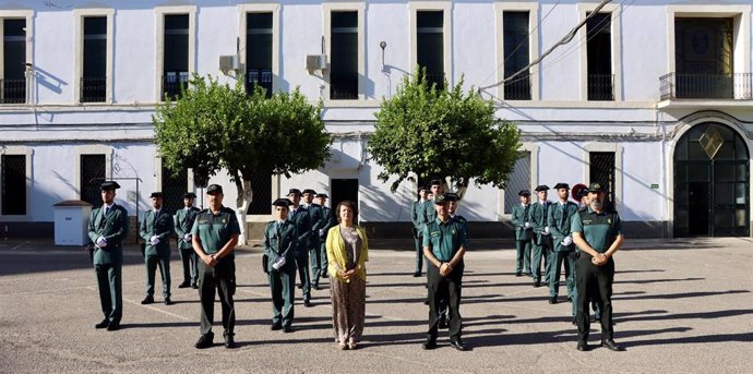 La subdelegada del Gobierno recibe a los nuevos guardias civiles.