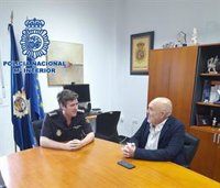 La Policía Nacional de Córdoba comienza la Operación Verano analizando la situación de comercios en el periodo estival