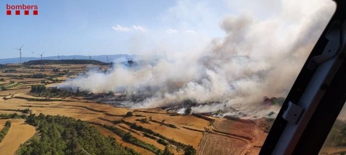Incendio agrícola en Rocallaura (Lleida)