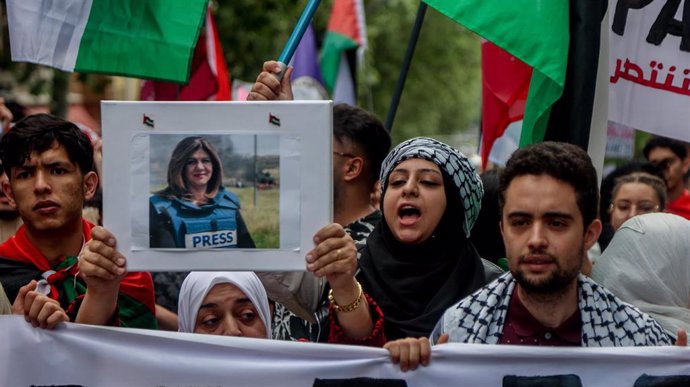 Archivo - Protesta en Madrid por la muerte de la periodista palestino-estadounidense Shirín abú Aklé