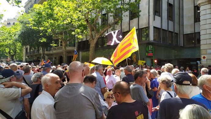Protesta d'independentistes davant l'Icab contra una conferncia del magistrat del TS Manuel Marchena, a Barcelona, a 4 de juliol de 2022