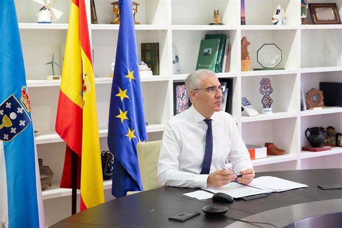 Archivo - El vicepresidente segundo y conselleiro de Economía, Empresa e Innovación, Francisco Conde, asiste por videoconferencia a la jornada organizada por la CEG