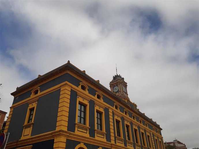 Archivo - Nubes y claros en Portugalete, en Bizkaia