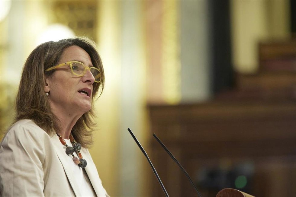 La vicepresidenta y ministra para la Transición Ecológica y el Reto Demográfico del Gobierno de España, Teresa Ribera, interviene en una sesión plenaria, en el Congreso de los Diputados, a 30 de junio de 2022, en Madrid (España). El pleno se centra hoy