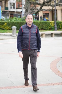 Archivo - El presidente del PP vasco, Carlos Iturgaiz, a su llegada para ofrecer declaraciones a los medios sobre el discurso del rey, en el Puente Colgante de las Arenas de Getxo,  a 25 de diciembre de 2021, en Getxo, Vizcaya (País Vasco).