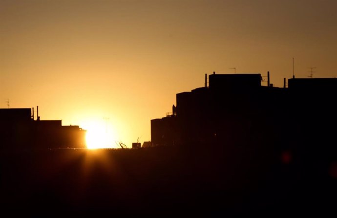 Amanece en el Cerro del Tío Pío, conocido como Parque de las Siete Tetas, el día que da comienzo el verano 2022, a 21 de junio de 2022, en Madrid (España). ¡