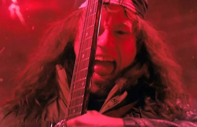 Stanger Things vuelve a llevar un tema de Metallica a las listas de éxitos