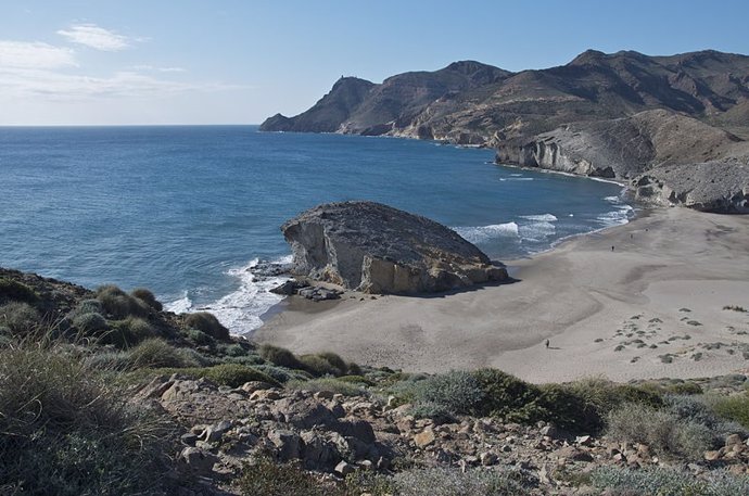 Archivo - Playa de Mónsul, en Cabo de Gata-Níjar (Almería).