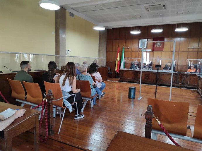 Los acusados ante el tribunal encargado de enjuiciar el caso