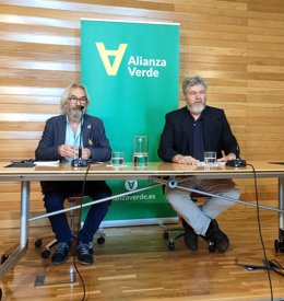 El coordinador regional de Alianza Verde, José Manuel Zúñiga, y el coordinador federal Juantxo López de Uralde en comparecencia de prensa