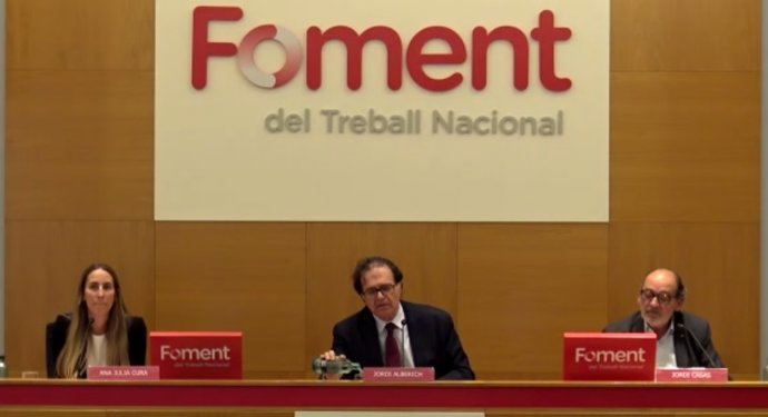 Archivo - La vocal del Ieef, Ana Julia Cura; el vicepresidente coordinador del Ieef, Jordi Alberich, y el jefe de gabinete de la entidad y vocal del Ieef, Jordi Casas