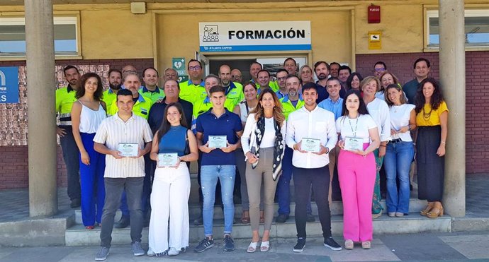 Un total de seis alumnos de FP Dual de las ramas de Mecatrónica y de Logística y Transporte del CIFP José Luis Graiño de Palos de la Frontera (Huelva) han concluido su periodo de formación de dos años en la compañía onubense Atlantic Copper.