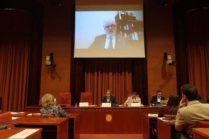 Archivo - Lluís Puig interviene en una comisión del Parlament en una imagen de archivo. 