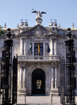 Archivo - Imagen de archivo de la fachada del Rectorado de la Universidad de Sevilla.