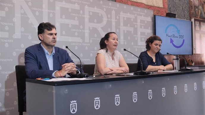 La consejera de Deportes del Cabildo de Teneirfe, Concepción Rivero (c), en la presentación del proyecto 'Mont Blanc 2022'