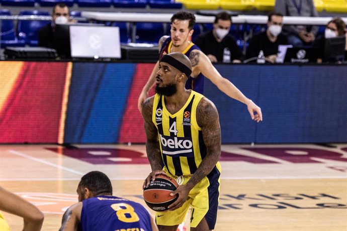 Archivo - Lorenzo Brown of Fenerbahce Beko Istambul during the Turkish Airlines EuroLeague match between  Fc Barcelona and Fenerbahce Beko Istambul at Palau Blaugrana on November 12, 2020 in Barcelona, Spain.