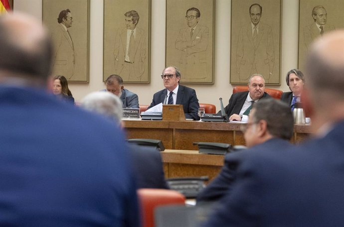 El Defensor del Pueblo, Ángel Gabilondo (c), comparece en la Comisión Mixta de Relaciones, a 20 de junio de 2022, en Madrid (España). El objetivo de su comparecencia es dar cuenta del trabajo desarrollado hasta la fecha para la elaboración de un Informe