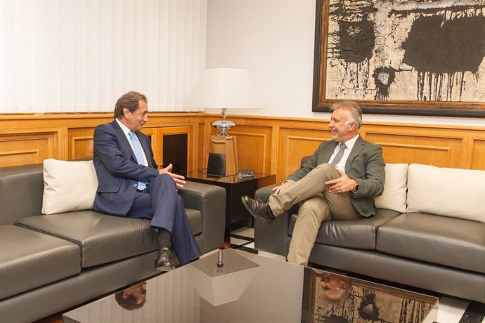 El presidente de Canarias, Ángel Víctor Torres, junto al presidente de la Cámara de Comercio de Gran Canaria, Luis Padrón