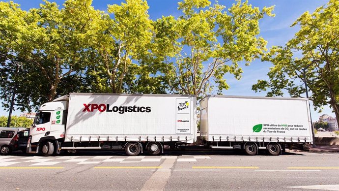 XPO Logistics amplía el uso de biocombustible sostenible en el Tour de Francia de 2022.