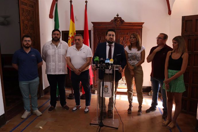 Presentado el nuevo equipo de gobierno de Lora del Río tras prosperar la moción de censura.