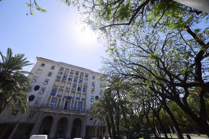 Detalle de la fachada principal de la Audiencia Provincial de Sevilla , a 21 de junio de 2022 en Sevilla (Andalucía, España)