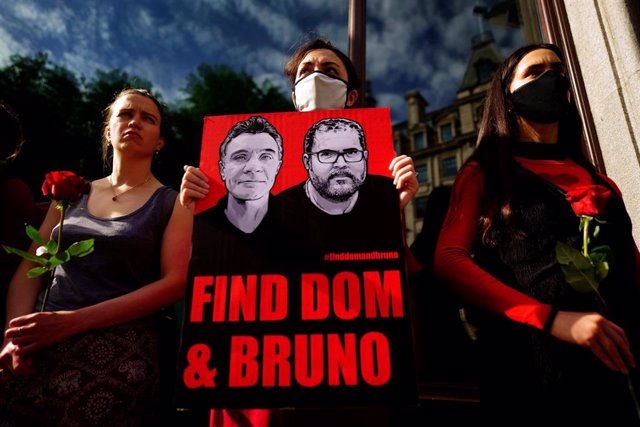 Vigilia en solidaridad con el indigenista brasileño Bruno Pereira y el periodista británico Dom Phillips, desaparecidos y asesinados en la Amazonía brasileña.