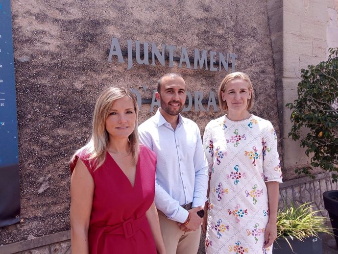 Guasp, Hoyos y Pomar, en el Ayuntamiento de Andratx.