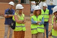 La presidenta de la Diputación de Huelva visita las obras de la barriada Juan Carlos I de San Juan del Puerto