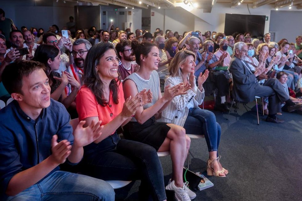 Archivo - El líder de Más País, Íñigo Errejón (1i); la portavoz de Más Madrid en el Ayuntamiento, Rita Maestre (3i); y la vicepresidenta segunda del Gobierno, Yolanda Díaz (4i)