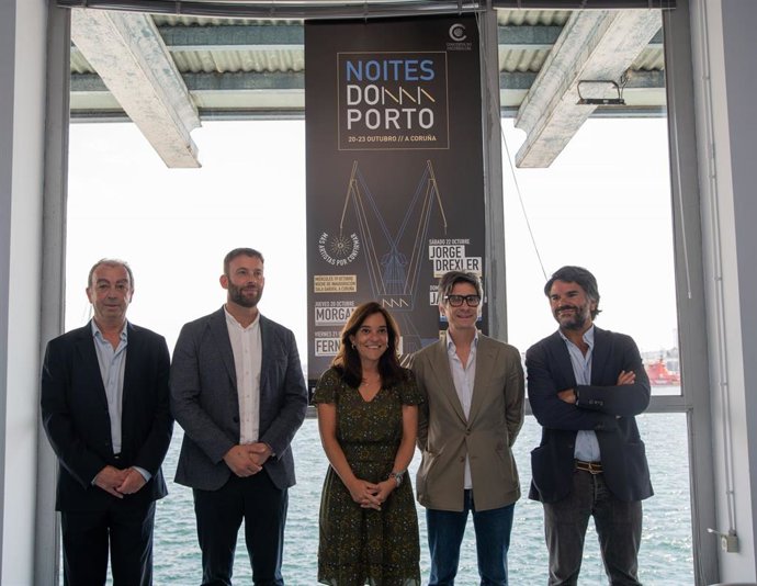 El delegado de la Xunta en A Coruña, Gonzalo Trenor; la alcadesa de la ciudad herculina, Inés Rey; el director de 'Noites do Porto', Héctor César Marcos; y el Marketing Manager de Estrella Galicia, Ramón de Meer.