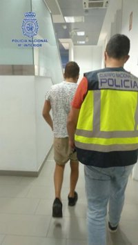 Tres detenidos por robar a varios turistas en el exterior de un local de ocio en el Paseo Marítimo de Palma