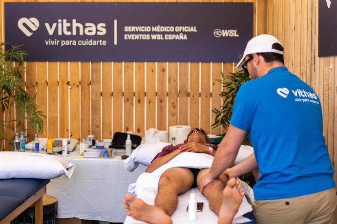 Archivo - Vithas, servicio médico oficial de la World Surf League en España por tercer año consecutivo.