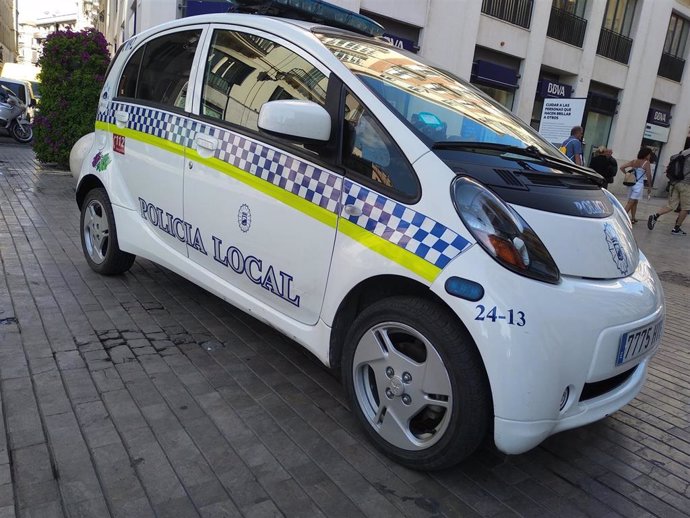 Archivo - Coche, polícia Local Málaga, recurso. Patrulla barrio