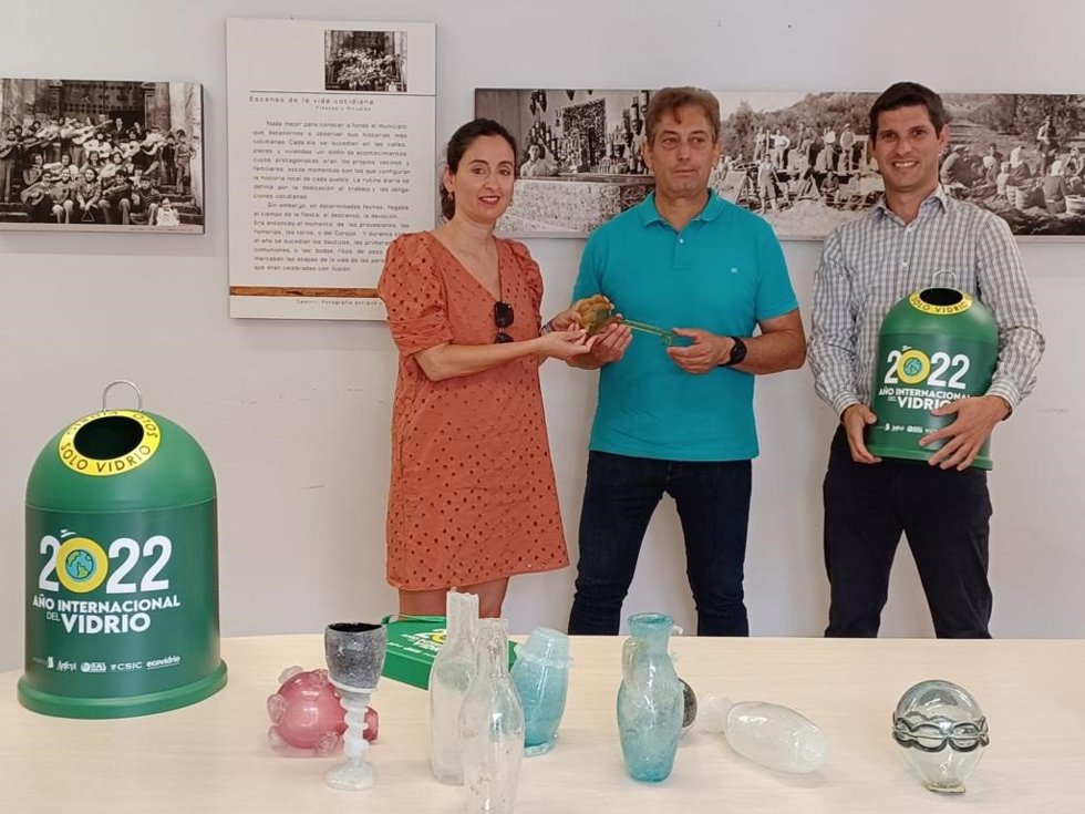 Castril recibe la 'llave de vidrio' por su adhesión a la red de Municipios Hermanados por el Vidrio.