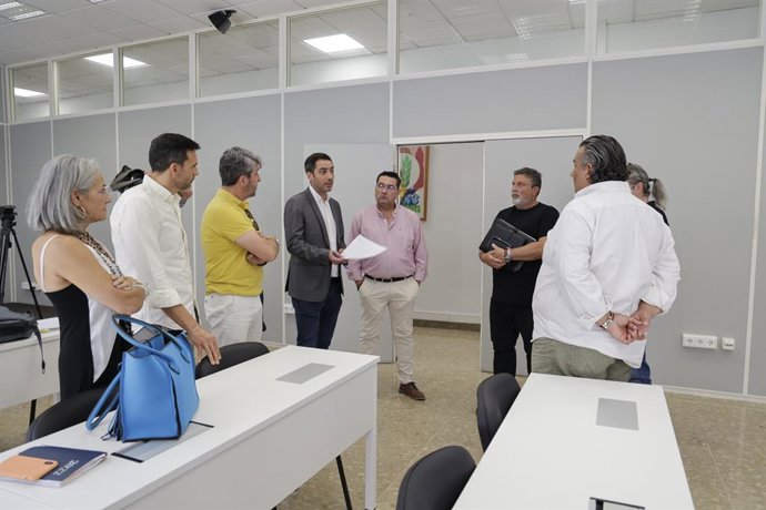 Rueda de prensa sobre el Consejo Municipal del Comercio Local y del Consumo de Granada.