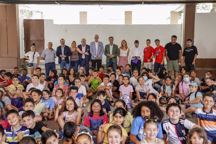 Visita a una de las escuelas de verano del distrito Norte de Granada.