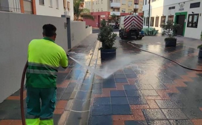 Operario de limpieza viaria de Mijas (Málaga). 