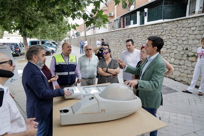 Visita del alcalde de Granada, Francisco Cuenca, al distrito Norte.