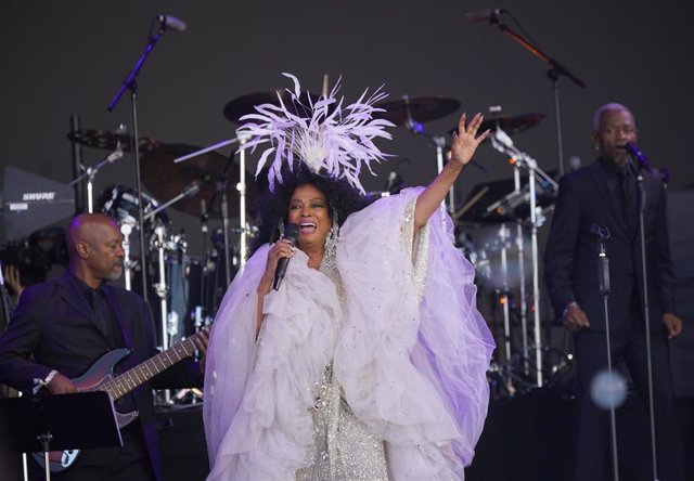 26 June 2022, United Kingdom, Glastonbury: Soul singer Diana Ross performs on the Pyramid Stage during the Glastonbury Festival at Worthy Farm. Photo: Yui Mok/PA Wire/dpa