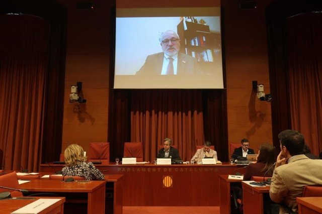 Archivo - El diputat de Junts i exconseller Lluís Puig en una comissió del Parlament