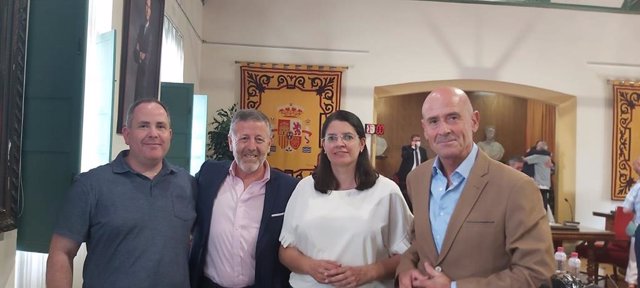 Mercedes Galiano con tres de los cinco concejales de Cs en el Ayuntamiento de Linares