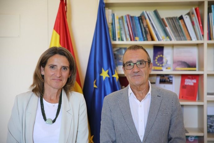 El vicepresidente del Govern y conseller, Juan Pedro Yllanes, se reúne con la vicepresidenta tercera del Gobierno de España y ministra de Transición Ecológica y Reto Demográfico, Teresesa Ribera.