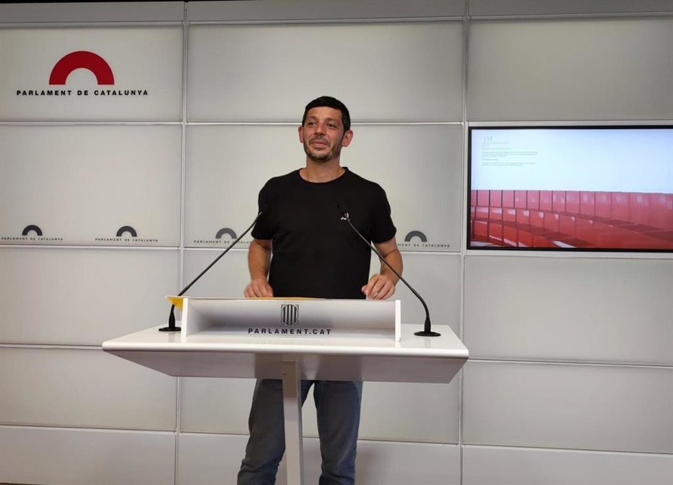 El diputado de la CUP en el Parlament Xavier Pellicer en rueda de prensa