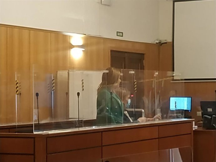 Momento del juicio contra la mujer acusada de llevarse electrodomésticos de casa de su ex, que ha sido absuelta.