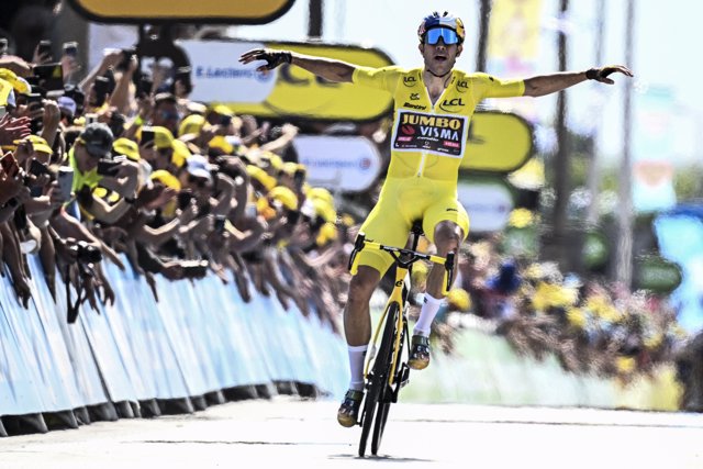 FILED - 05 July 2022, France, Calais: Belgian cyclist Wout Van Aert of Team Jumbo-Visma celebrates winning the fourth stage of the 109th edition of the Tour de France cycling race, 171.50 km from Dunkirk to Calais. Photo: Jasper Jacobs/BELGA/dpa