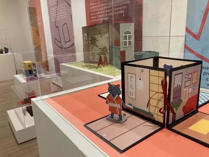 'Casas Del Mundo', Una De Las 18 Casas Expuestas En La Muestra 'Casas Para Jugar' En El Museo Nacional De Cerámica Y Artes Suntuarias 'González Martí'